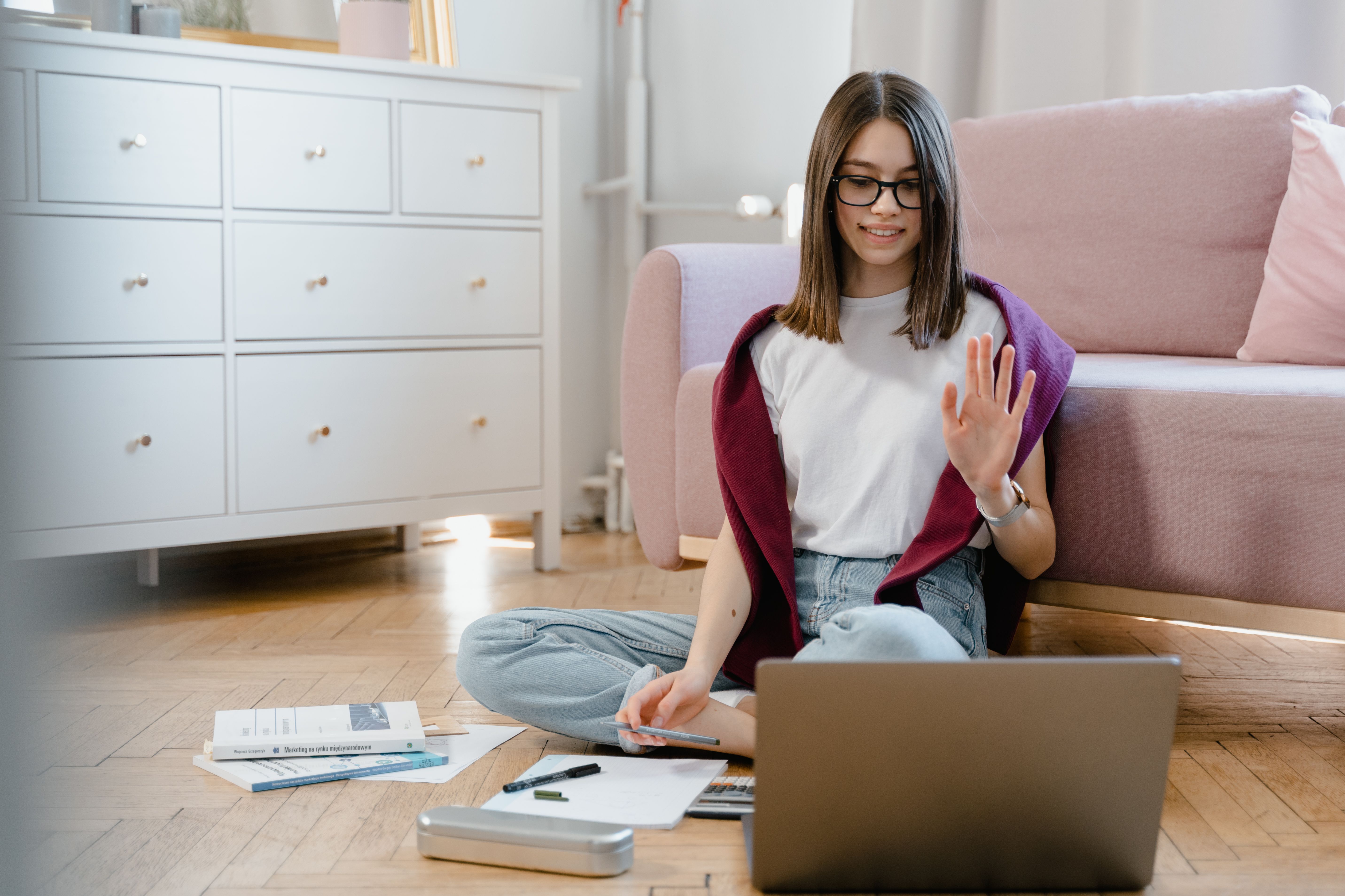 Uczennica biorąca udział w kursie online Summer Academy